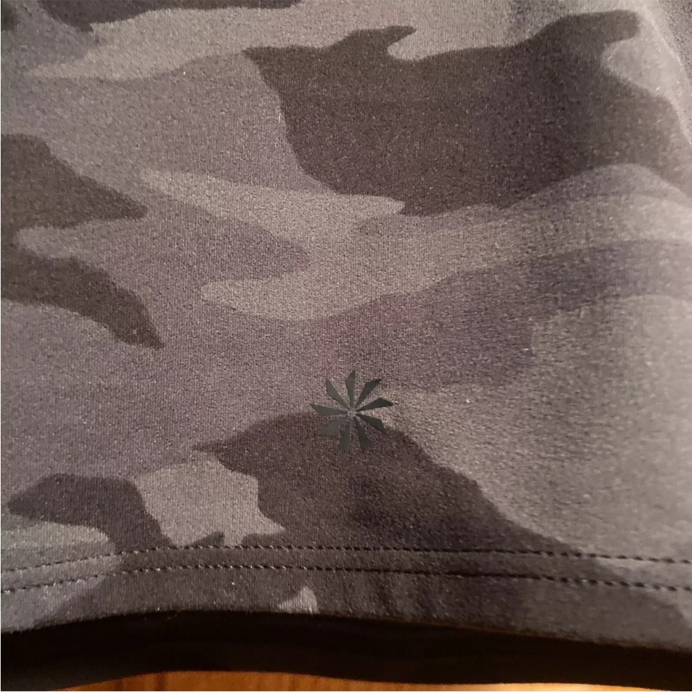 ATHLETA Black Camo A-C Conscious Crop Yoga & Fitness Tank Top #531127 XS - Picture 3 of 4